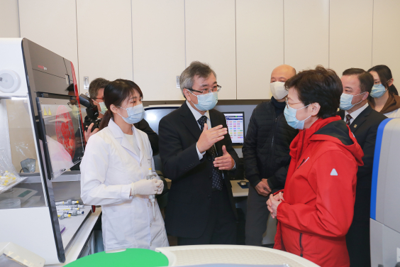 Chief Executive Mrs Carrie Lam visits the Environmental Microbiome Engineering and Biotechnology Laboratory at HKU. Professor Tong Zhang of the Department of Civil Engineering explains to her the work of the Lab.